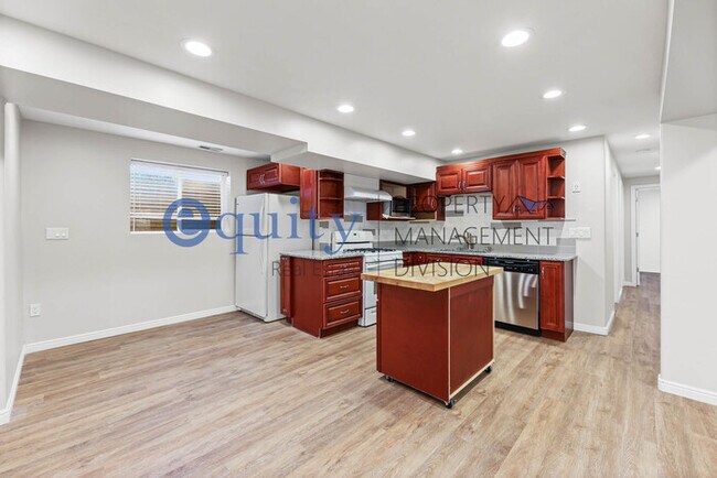 Foto del edificio - Large basement apartment in South Jordan