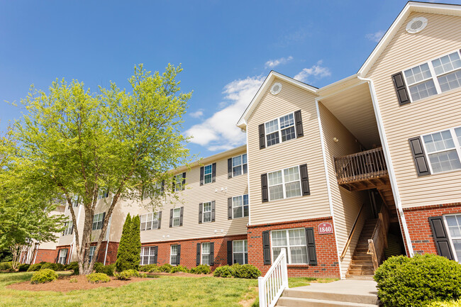 Foto del edificio - Legacy Park Apartments