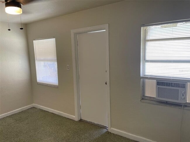 Building Photo - 1515 9th Ave W