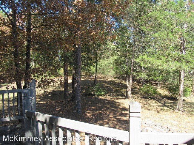 Foto del edificio - 3 br, 2 bath House - 80 Spring Valley Rd