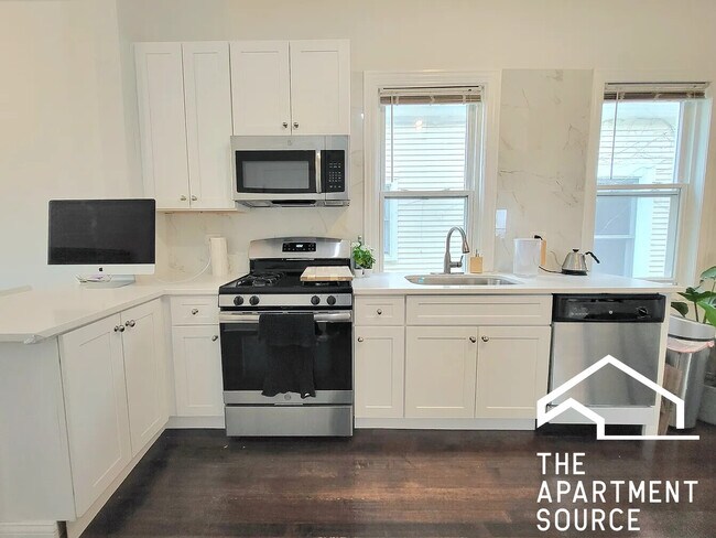 Foto del edificio - 2642 N Marshfield Ave