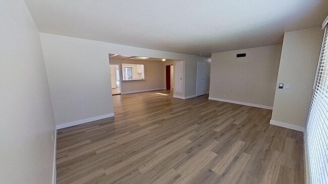 Building Photo - Remodeled 4 Bedroom 3 Bathroom + Office Ho...