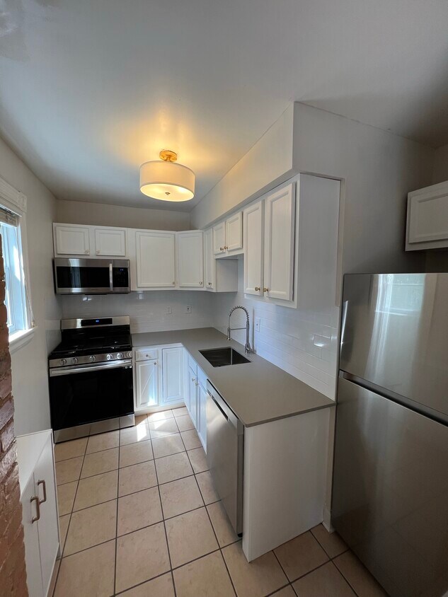 Kitchen - 3935 Burwood Ave