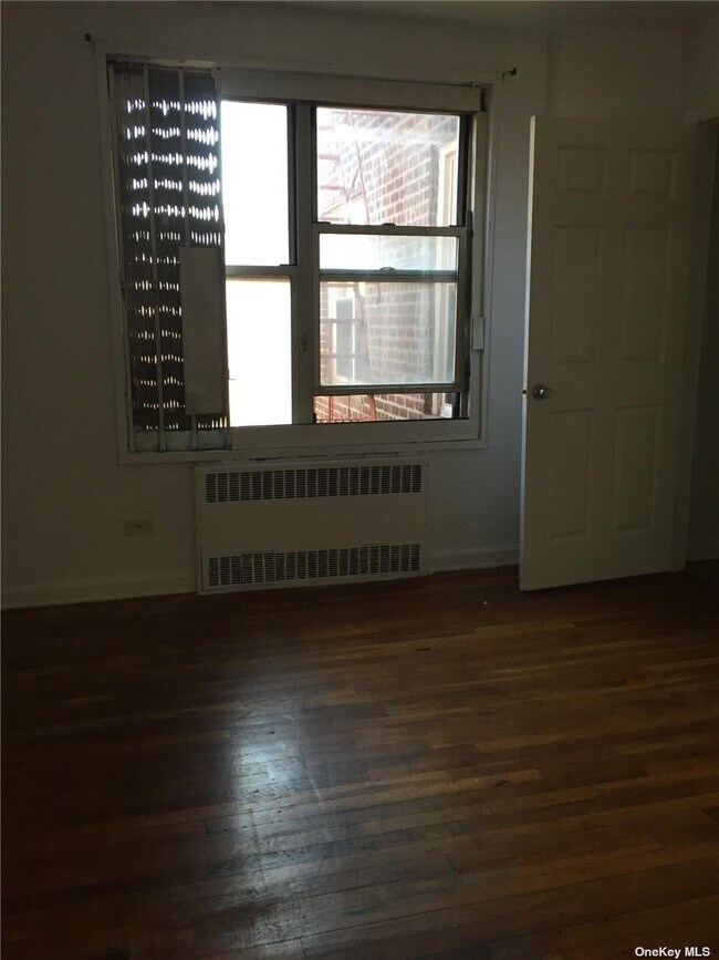 Foto del edificio - 42-25 80th St