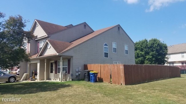 Building Photo - 3 br, 3 bath Townhome - 131 Trafalager Dr.