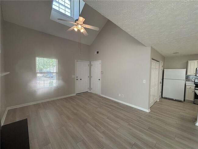 Building Photo - 2140 Lexington Ln