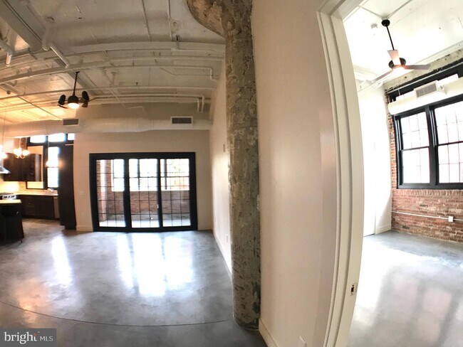Building Photo - 283 Park Ave