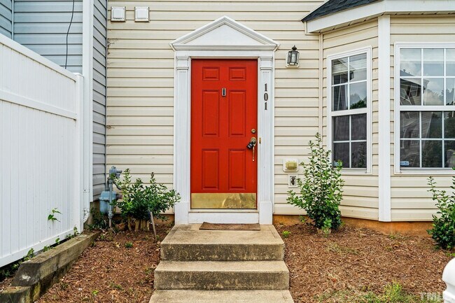 Foto del edificio - Room in Townhome on Ivory Run Way