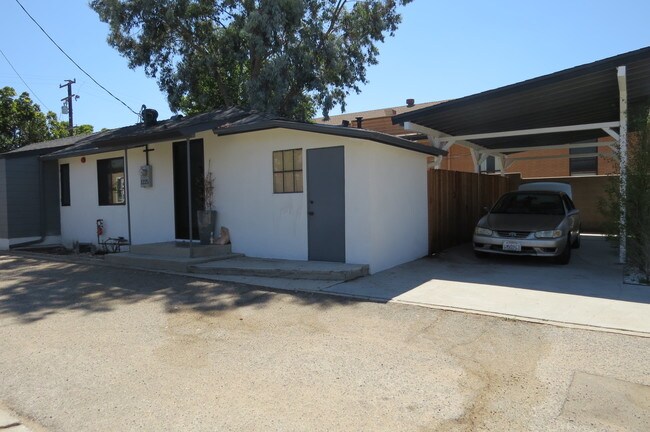 Foto del edificio - 1225 E Mariposa Ave