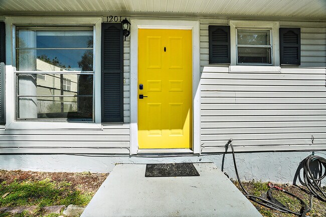 Front Entry - 1201 E 5th Ave