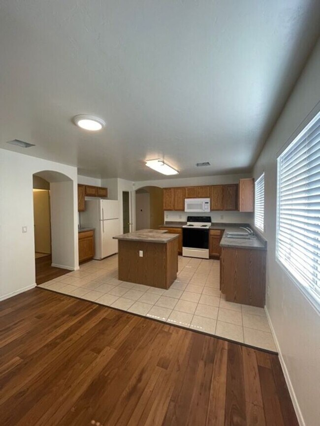 Foto del edificio - 2057 W Silver Meadow Pl