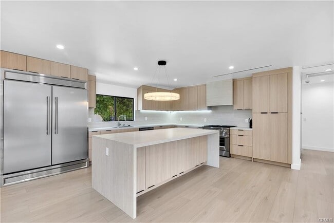 Building Photo - 17072 Oak View Dr