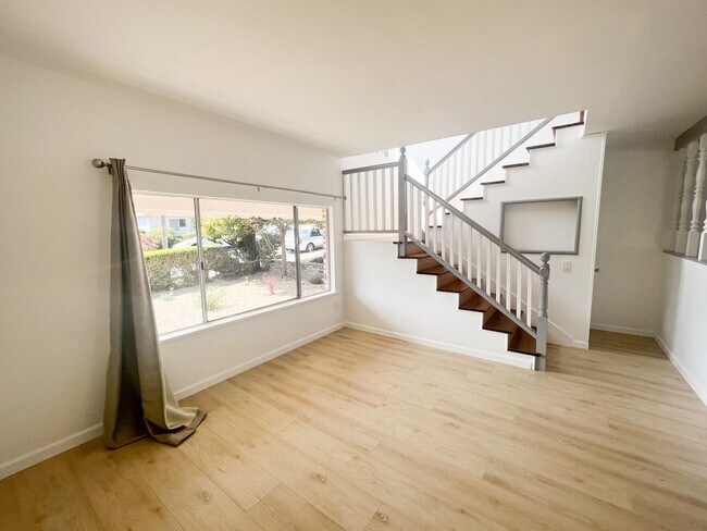 Building Photo - Spacious El Cerrito Hills Home