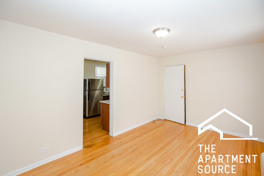 Foto principal - 5017 W Cermak Rd