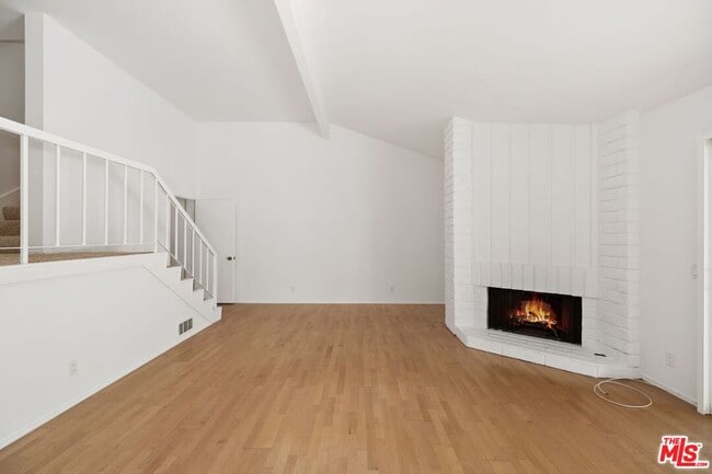 Building Photo - 1646 Palisades Dr