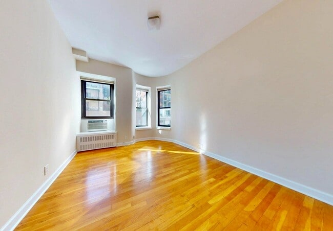 Building Photo - Lexington Avenue