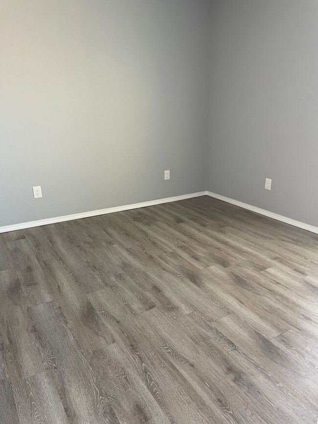 Building Photo - 3 bed 2 bath - Lubbock ISD