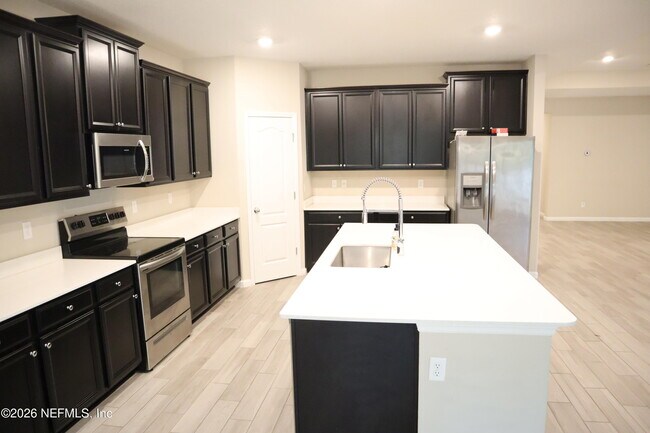 Building Photo - 6816 Crosby Falls Dr