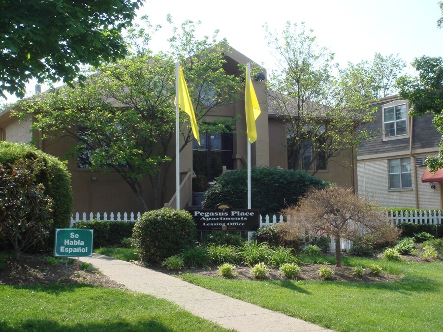 Rivers at Bluegrass Apartments 2504 Larkin Rd Lexington, KY