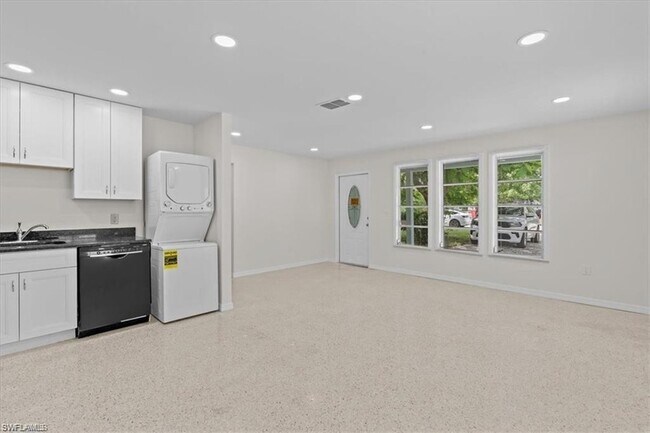 Building Photo - 5362 Trammel Street