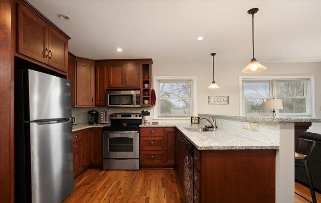 Building Photo - 295 Best Dr