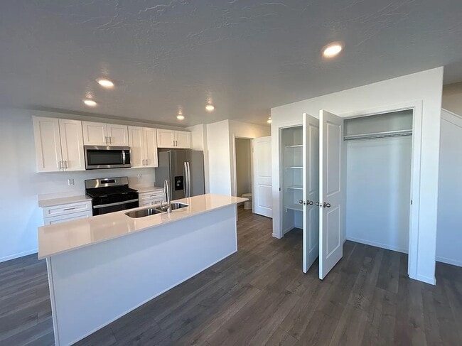 Foto del edificio - 2974 W Graham Lp