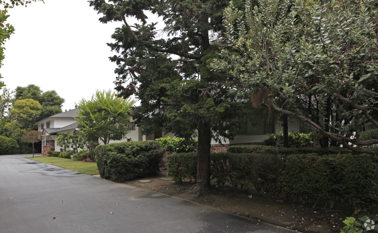 Primary Photo - 1308-1316 Hoover St