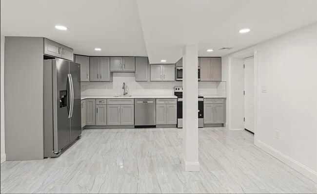 Building Photo - 320 Malden St