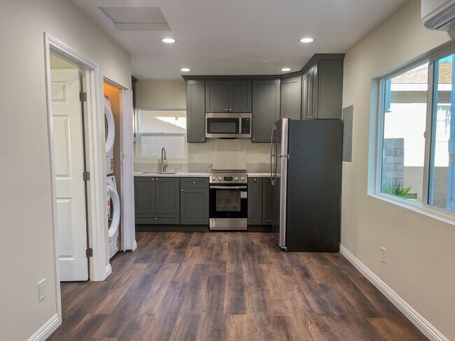 Foto del edificio - 3733-3735 W 182nd St. Torrance, CA 90504