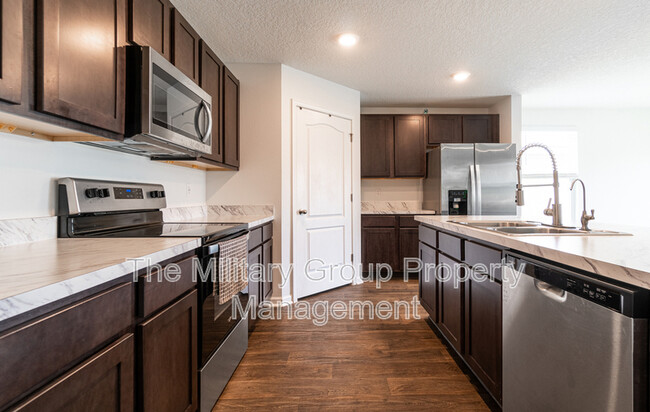 Building Photo - 5471 Hollow Birch Dr