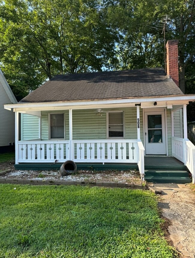 Building Photo - 508 W Broad St