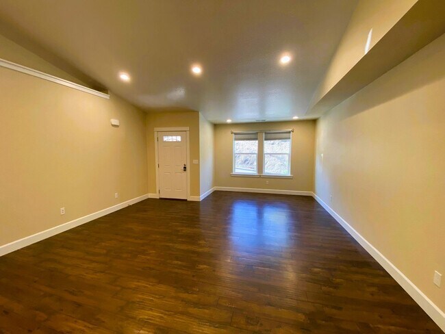 Foto del edificio - 3 Bedroom 2 Bath house in 55+!