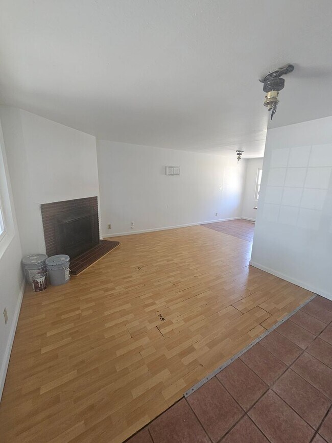 Building Photo - Charming 3 bedroom cottage