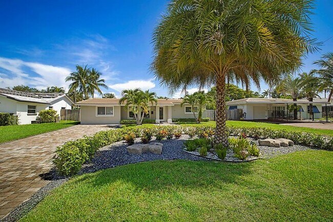 Building Photo - 2445 SE 7th St