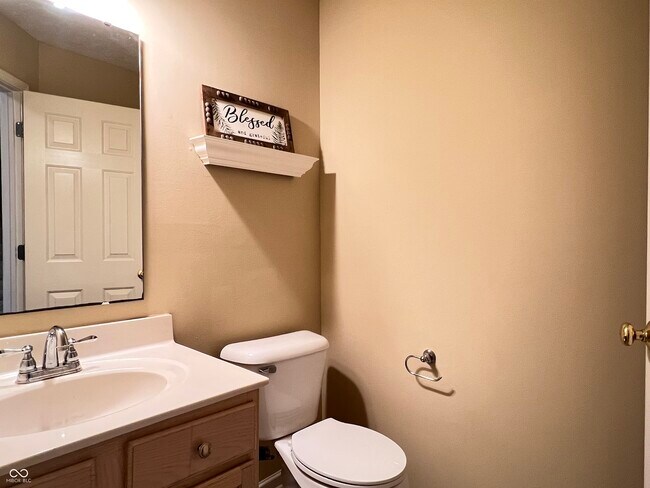 Building Photo - 5913 Sandalwood Dr