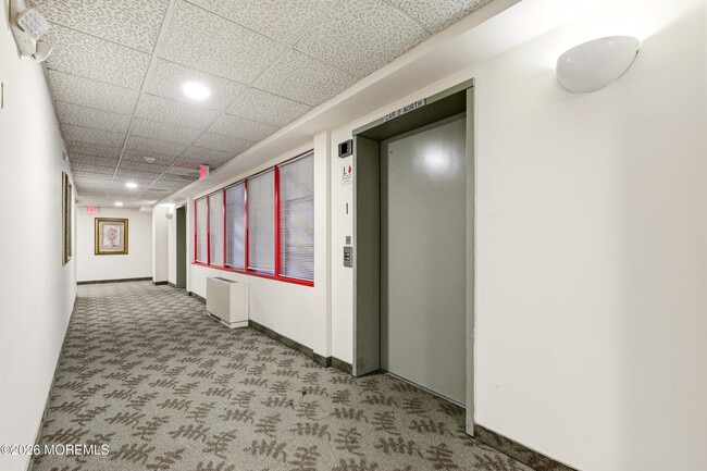 Foto del edificio - 300 Ocean Ave N