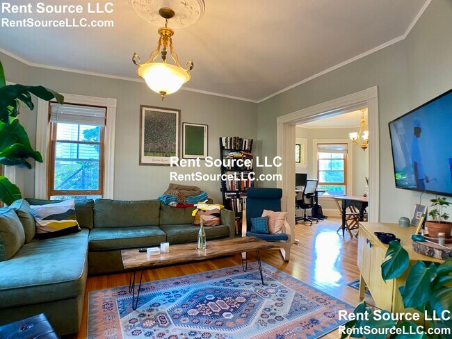 Building Photo - 18 Central St