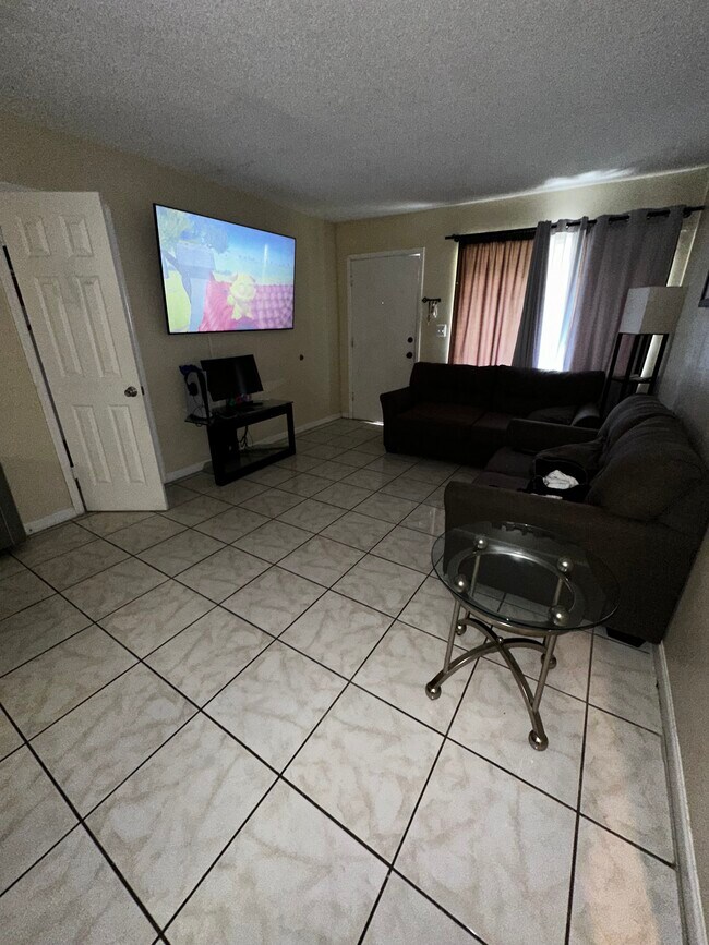 Foto del edificio - 955 W Oak Ridge Rd