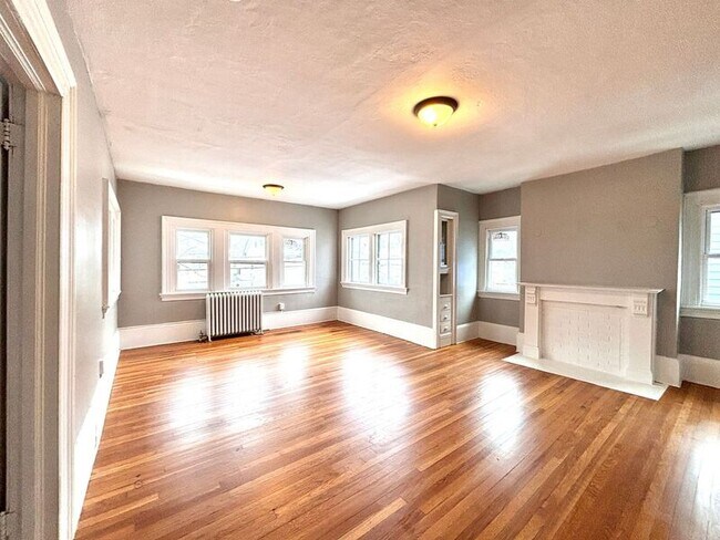 Building Photo - 48 Howes St