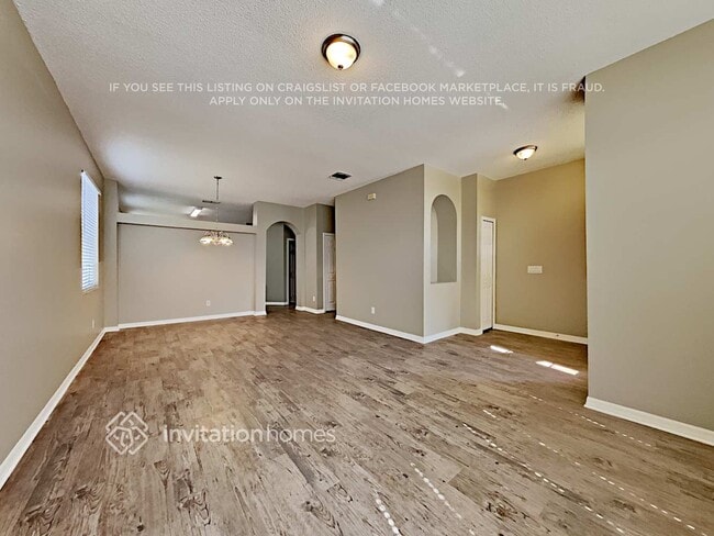 Building Photo - 1419 Royal St George Dr
