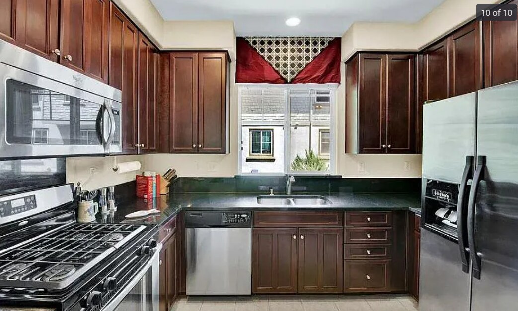 Kitchen - 401 17th St
