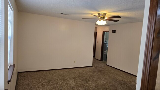 Sala de estar - 408 N Joplin Pl