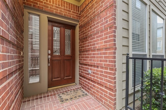 Photo - 1007 W Bluff St Townhome