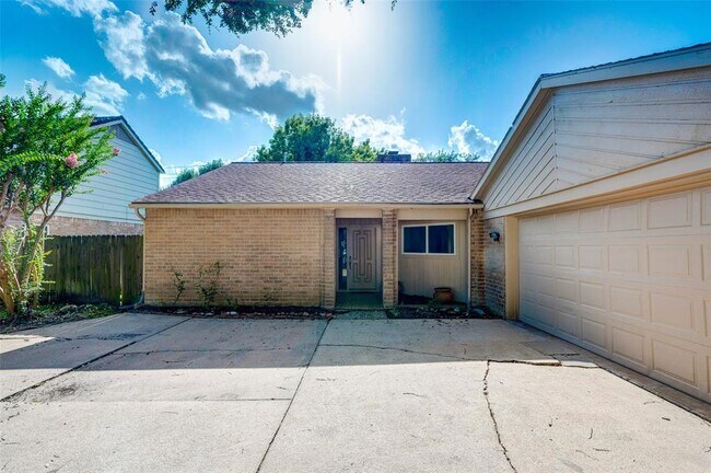 Building Photo - 1722 S Kirkwood Rd