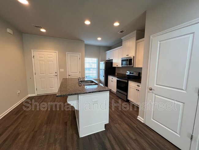 Foto del edificio - 664 Dobhill Ln