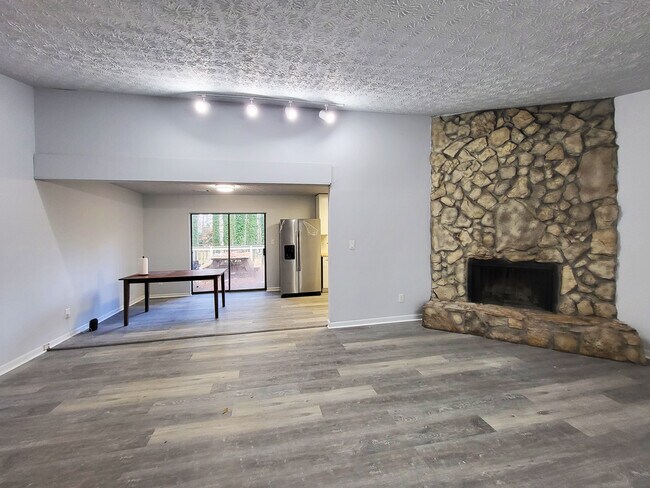 Building Photo - 529 Dickens Rd NW