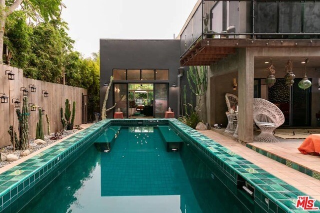 Foto del edificio - 1040 Myra Ave