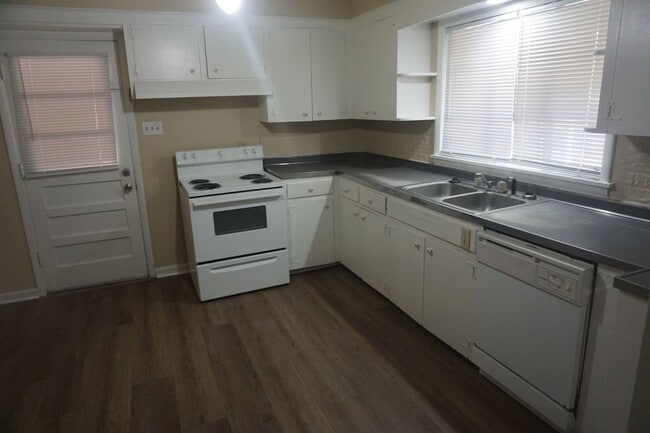 Building Photo - 4007 Glenmere Rd