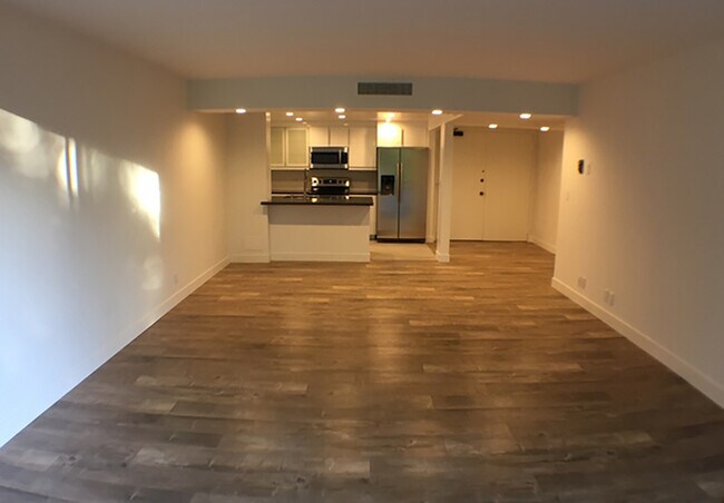 Building Photo - 10535 Wilshire Blvd