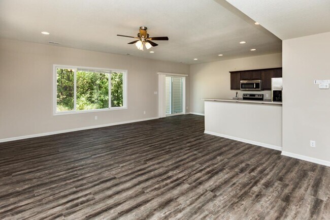 Building Photo - 808 SE Crossings Ln